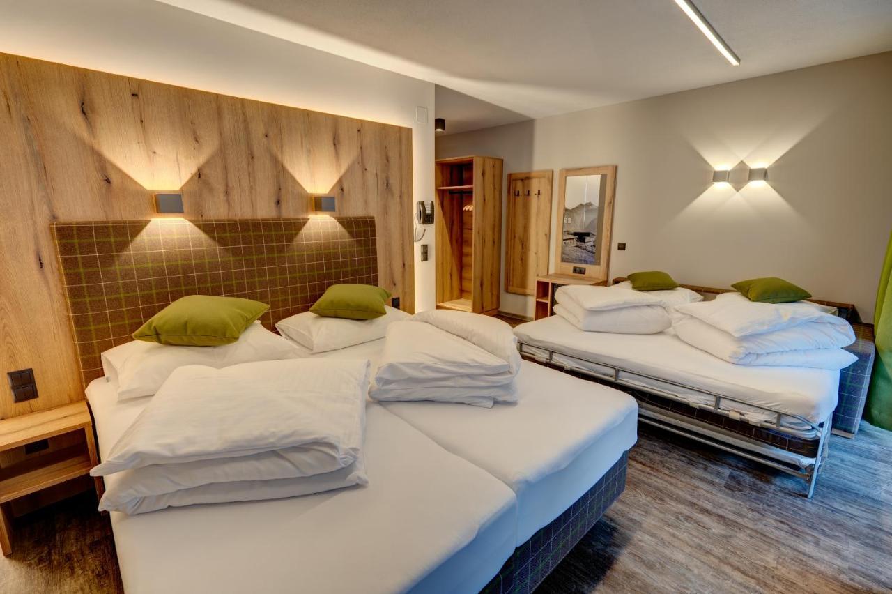 Der Siegeler B&B - This Lifestylehotel Rocks Mayrhofen Exterior photo