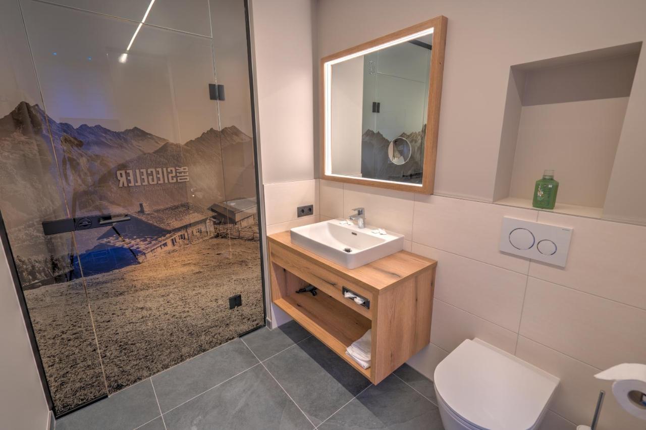 Der Siegeler B&B - This Lifestylehotel Rocks Mayrhofen Exterior photo