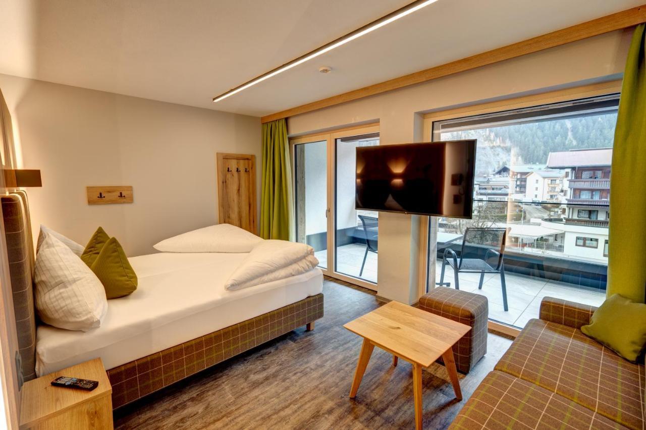 Der Siegeler B&B - This Lifestylehotel Rocks Mayrhofen Exterior photo