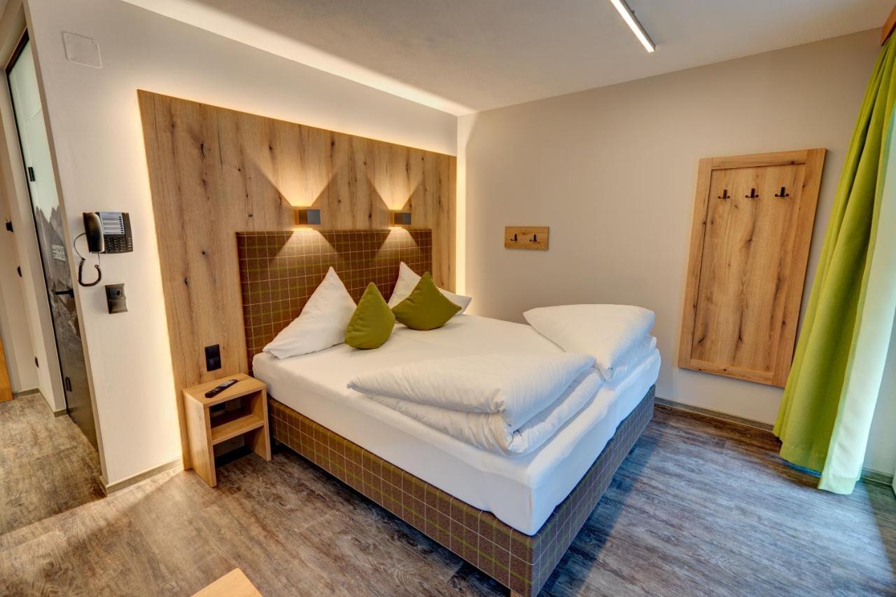 Der Siegeler B&B - This Lifestylehotel Rocks Mayrhofen Exterior photo