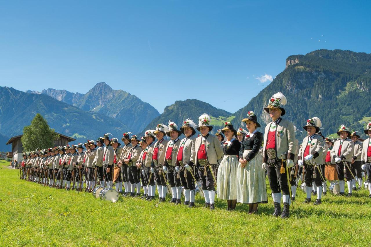 Der Siegeler B&B - This Lifestylehotel Rocks Mayrhofen Exterior photo